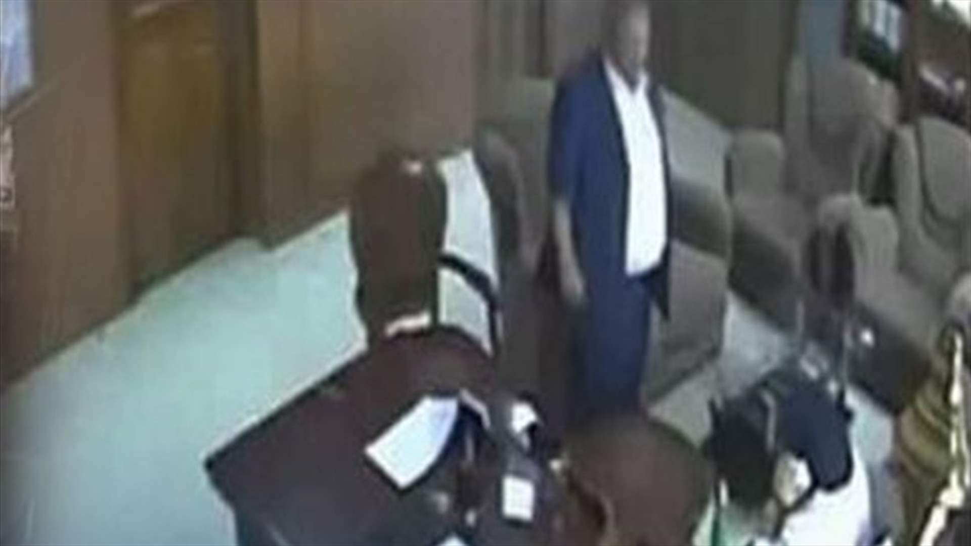 فيديو يطيح برئيس بلدية... بسبب أعمال مخلة للآداب داخل مكتبه