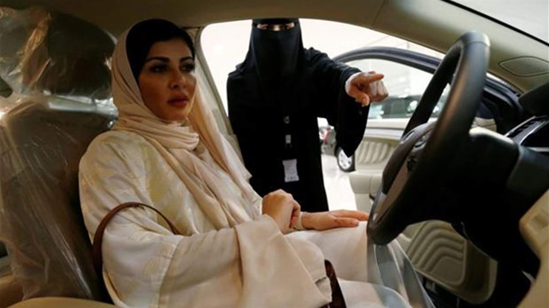 بعد إحالتها للتحقيق بسبب ملابسها... الصحافية السعودية شيرين الرفاعي: كنت بحشمتي وبعباءتي وسيظهر الله الحق