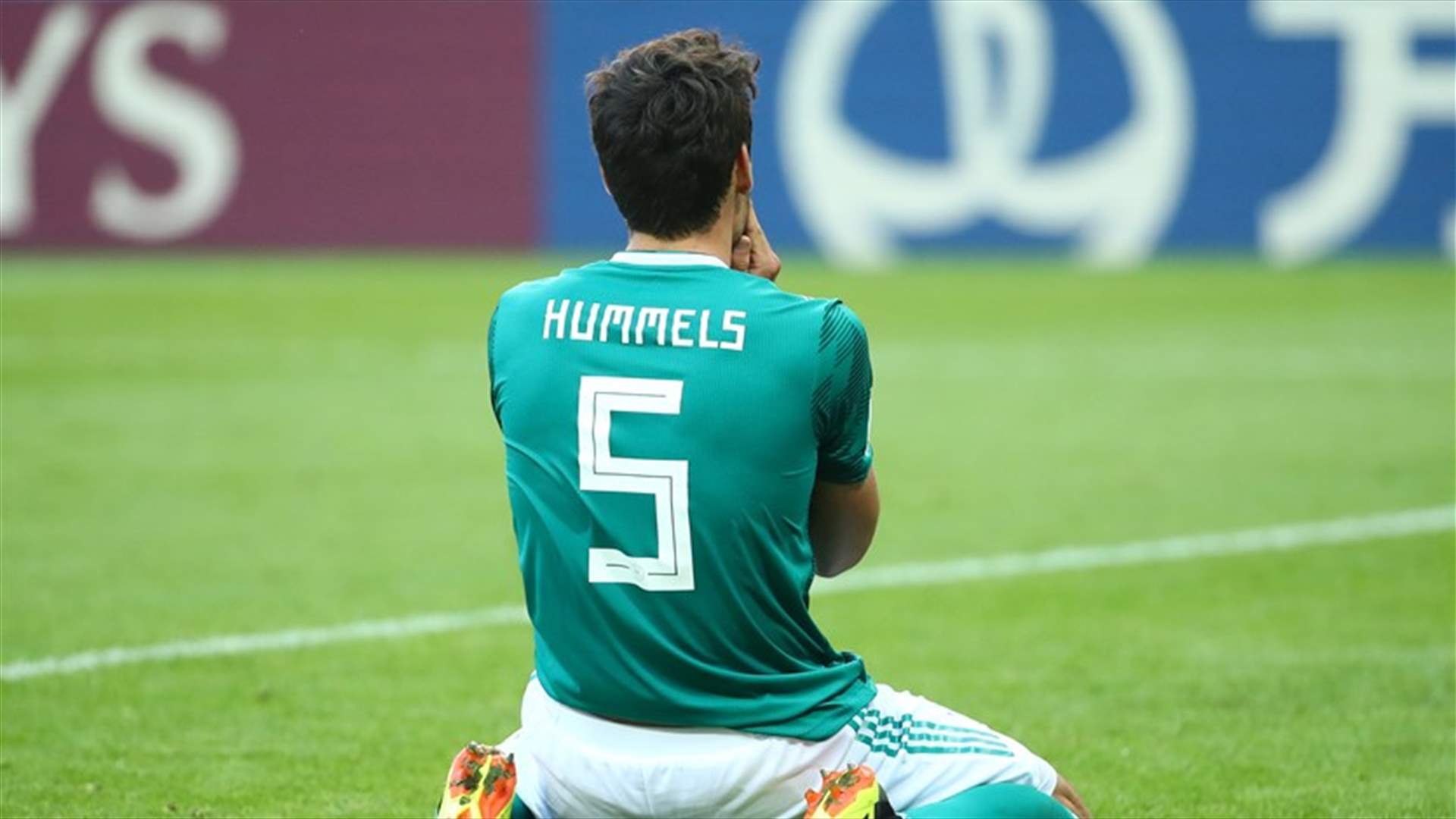 مدافع منتخب ألمانيا يعتذر من شعب بلده