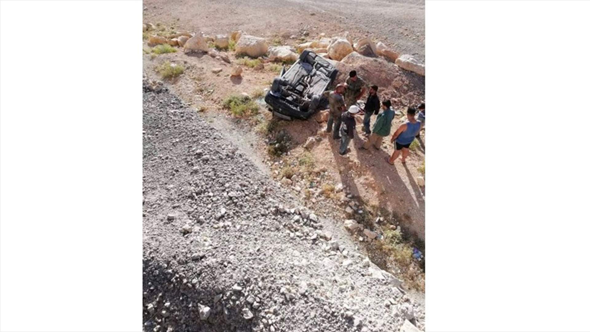 حادث مروع على طريق عرسال اللبوة... مقتل رجل وزوجته واصابة طفلتهما