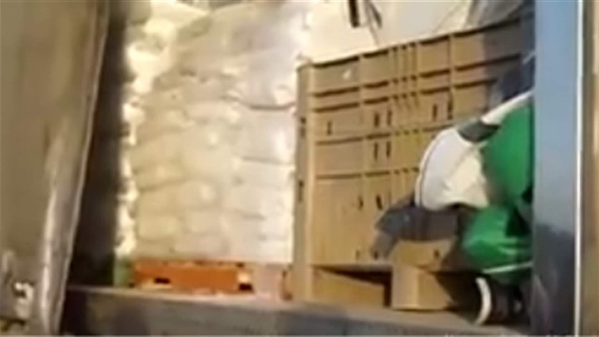 بالفيديو- مساعدات انسانية اسرائيلية لنازحين سوريين في الجولان