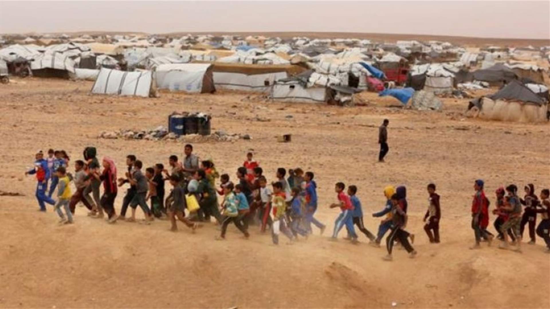 الجيش الأردني يرسل مساعدات لنازحين سوريين قرب الحدود