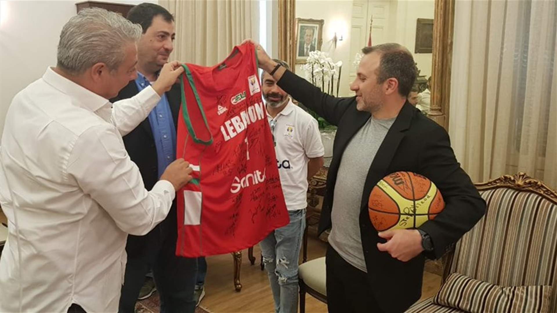 بالصور - منتخب لبنان في الخارجية... وباسيل: "رفعتم اسمنا عاليا"