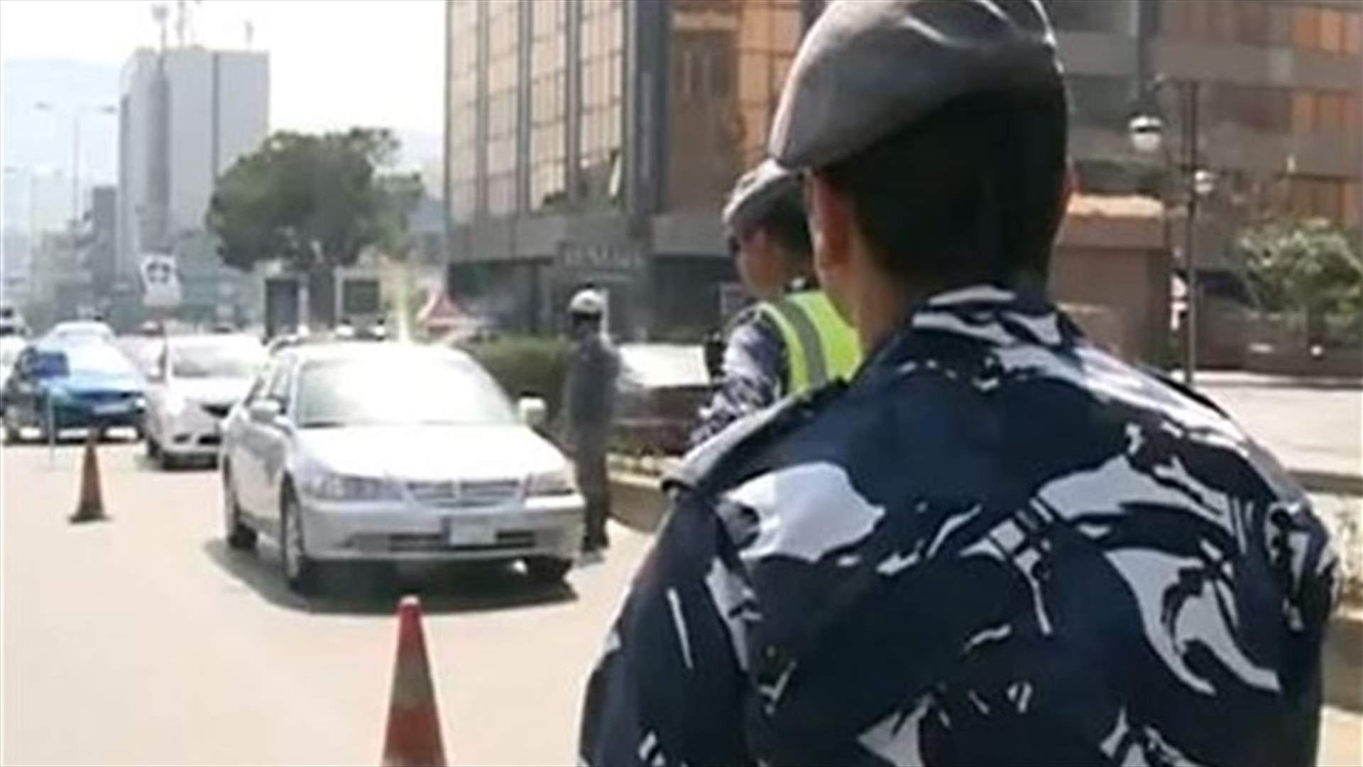 الاعتداء على شرطي حرر مخالفة مرورية لأحد المواطنين...