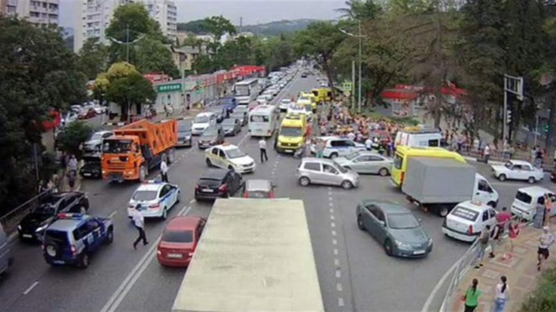 [VIDEO] Car hits pedestrians in World Cup host city, killing one