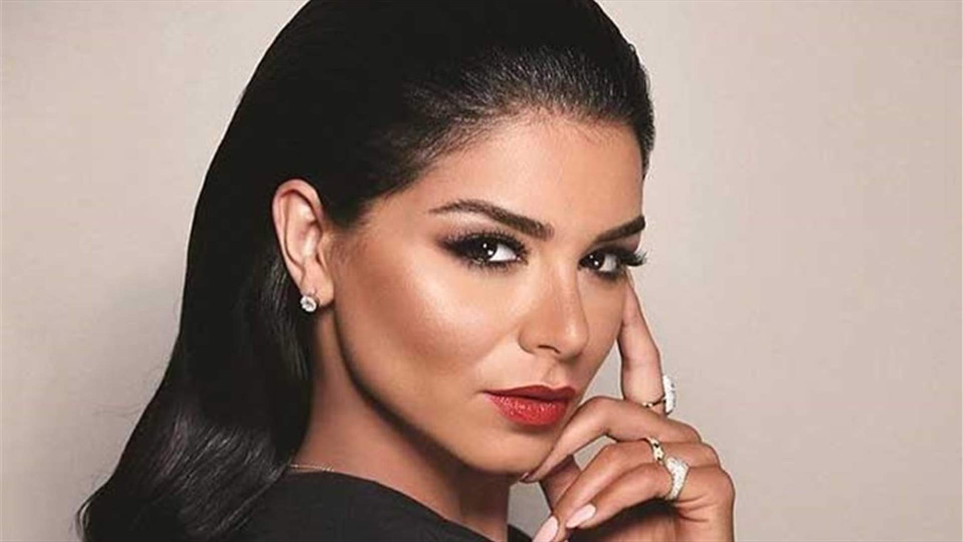 ريما فقيه تستعرض معدتها المشدودة في ذكرى استقلال الولايات المتحدة