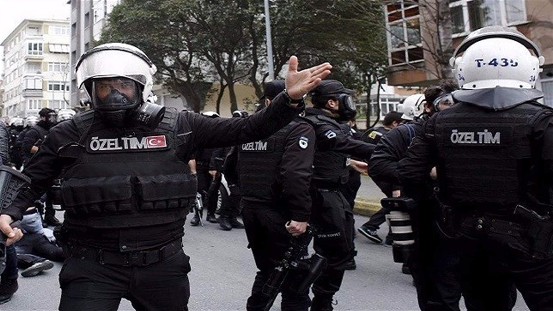 تركيا تأمر باعتقال 271 جنديا على صلة بغولن...