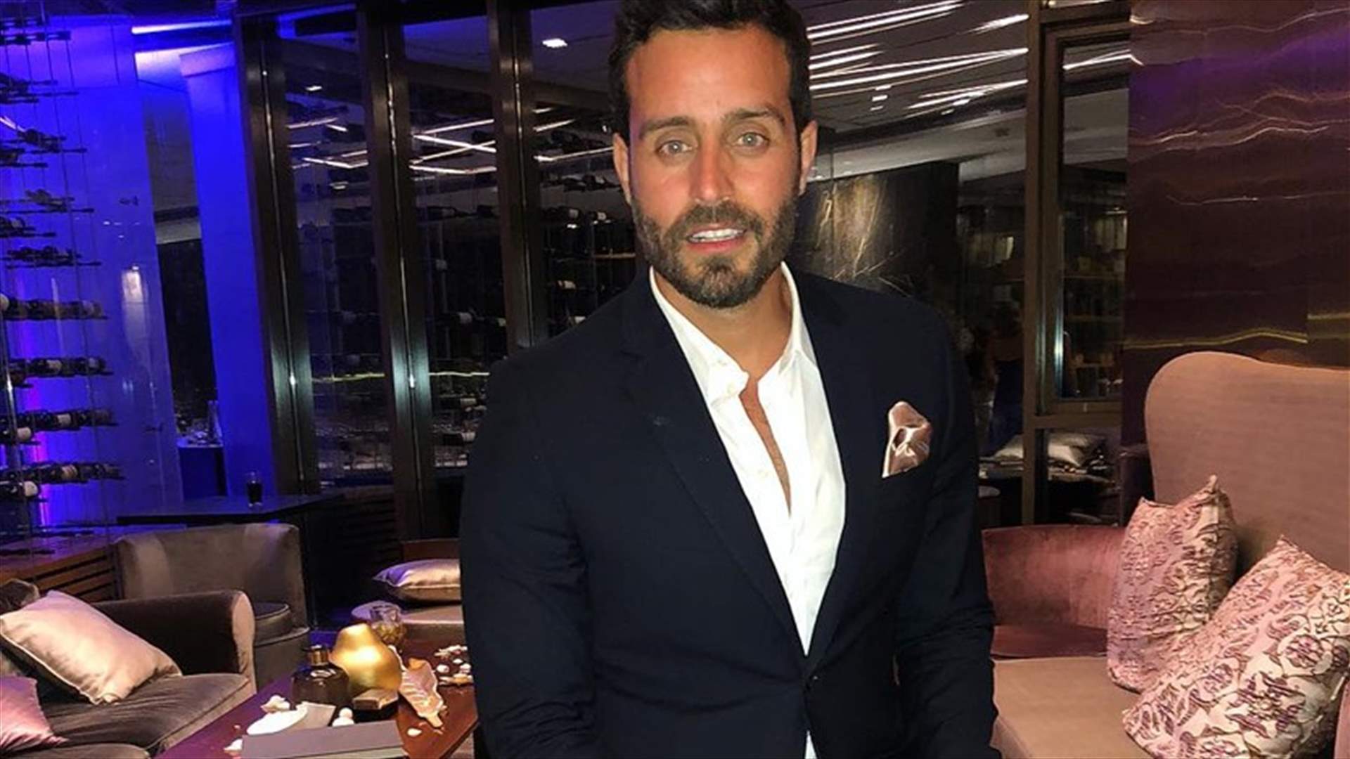 بالصورة- سعد رمضان يثير الجدل بأحدث إطلالة له... ما الغريب فيها؟