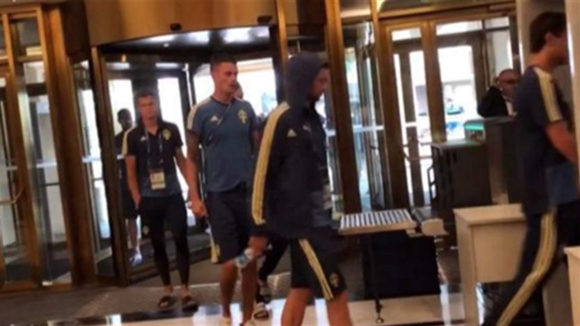 لاعبو منتخب السويد استيقظوا بشكل اصابهم بالفزع...ماذا حصل؟