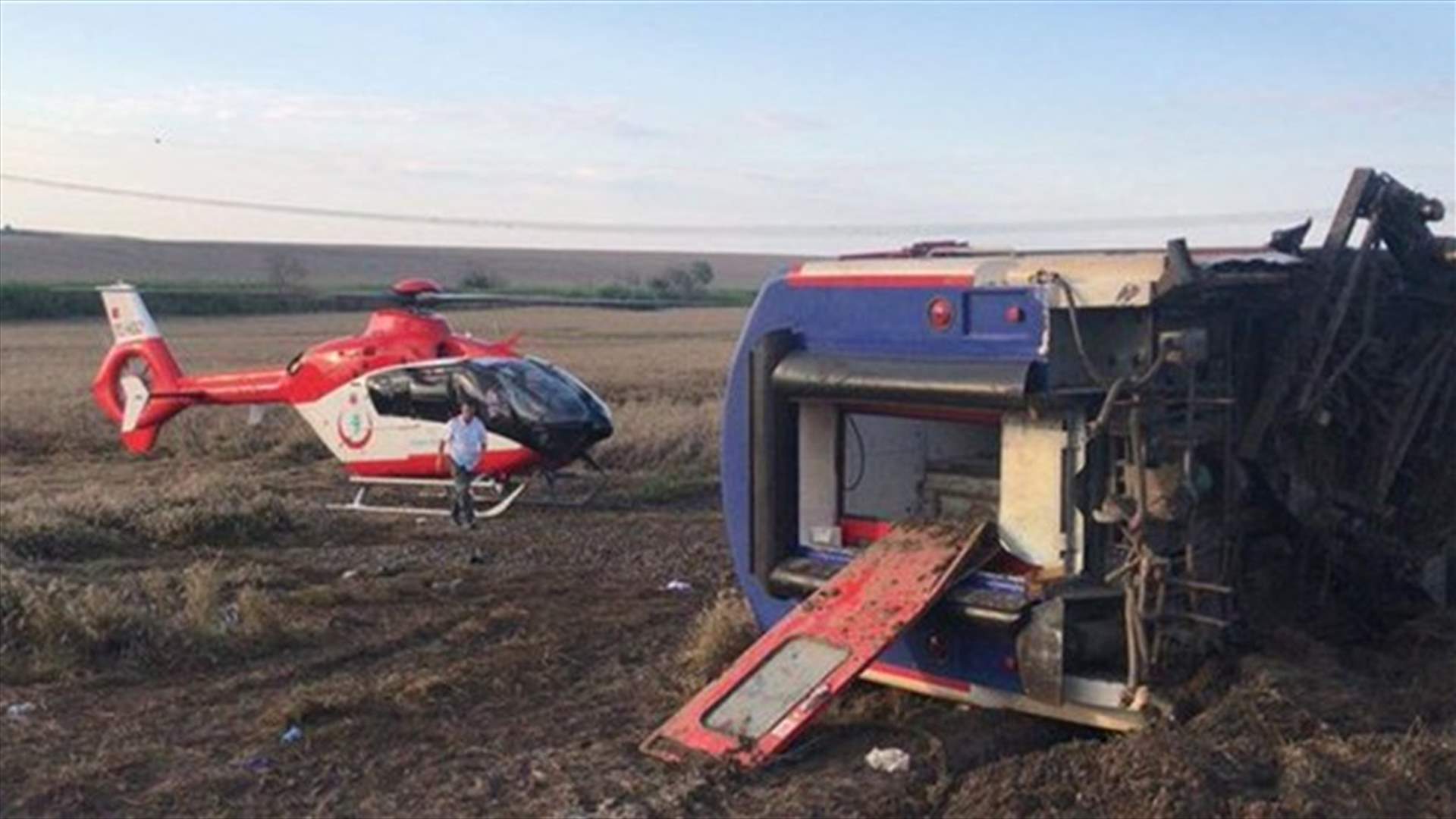 [PHOTOS] Train derailed in Turkey, several dead and injured - Demiroren news agency