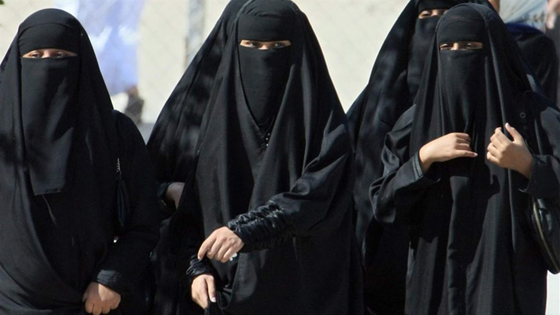 السعودية تمنح 12 امرأة رخصة القيام ببعض أعمال كتّاب العدل