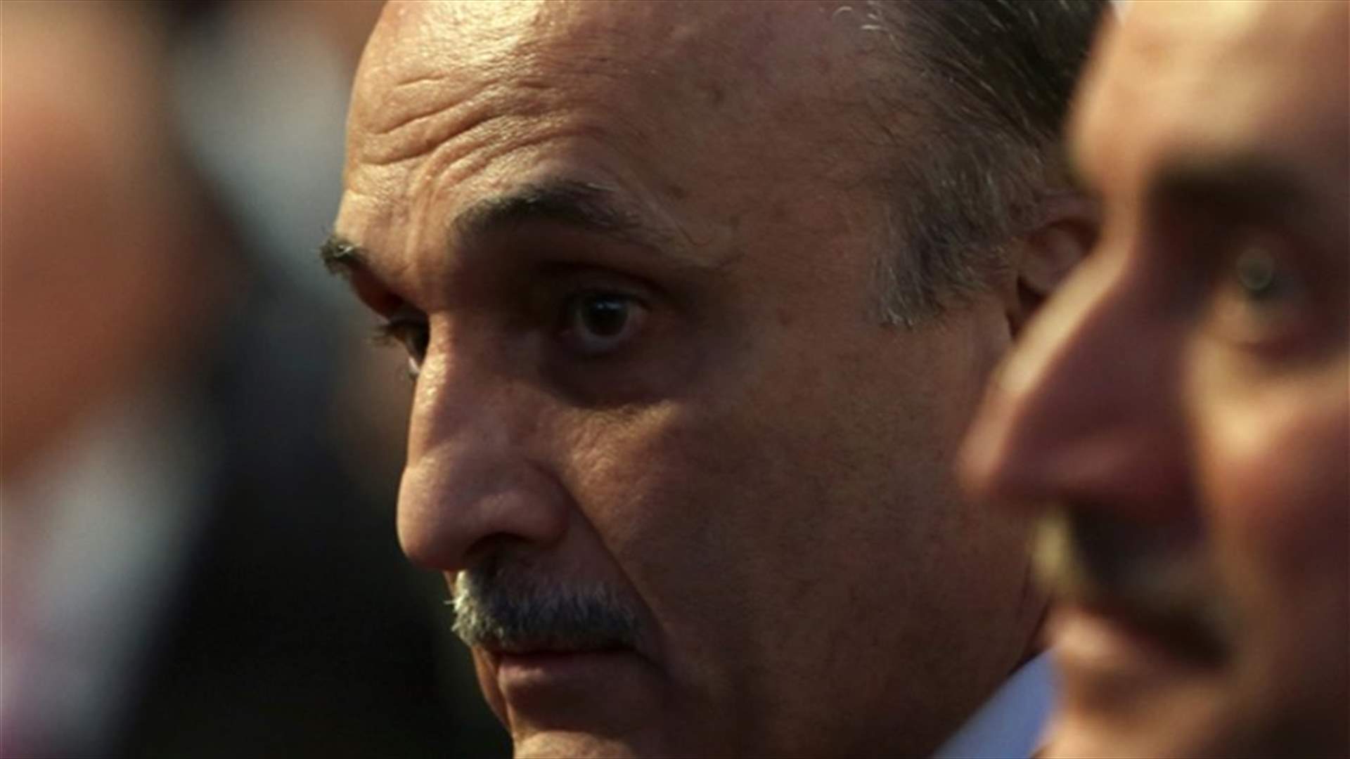 الاخبار: الحريري "وسيطاً" بين عون وجعجع...للاستثمار توقيته