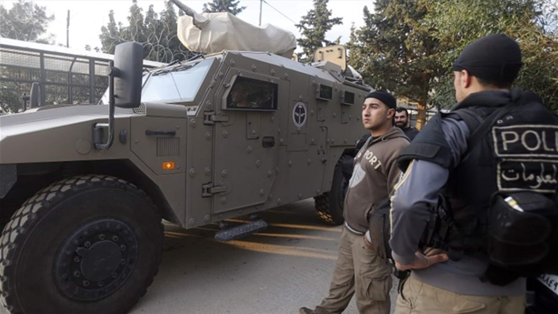 الأخبار - أطنان من الحشيشة في براميل بويا... وتورّط مخلص جمركي ومؤهل متقاعد بالأمن العام