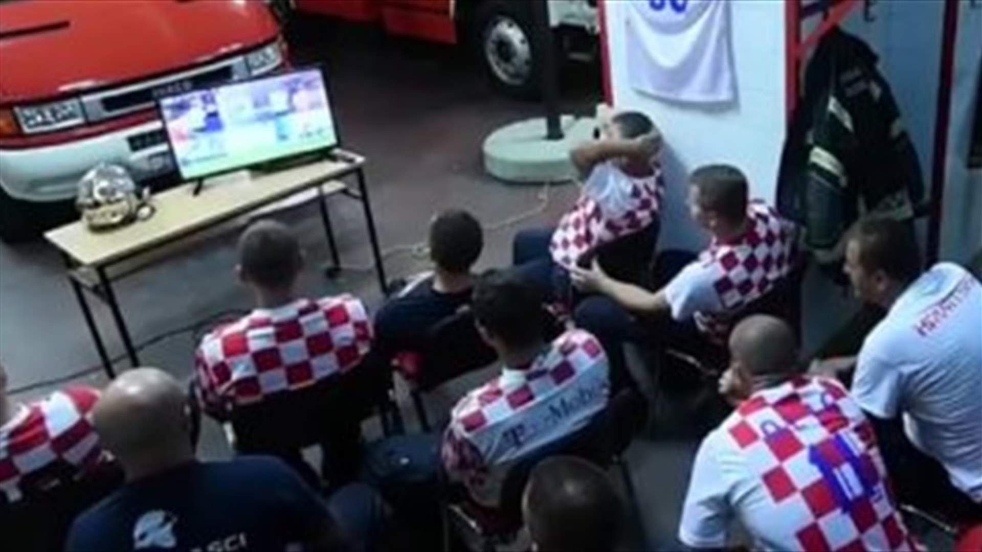 بالفيديو- كانوا على وشك مشاهدة ركلة "راكيتتش" في شباك روسيا لكن الواجب ناداهم...