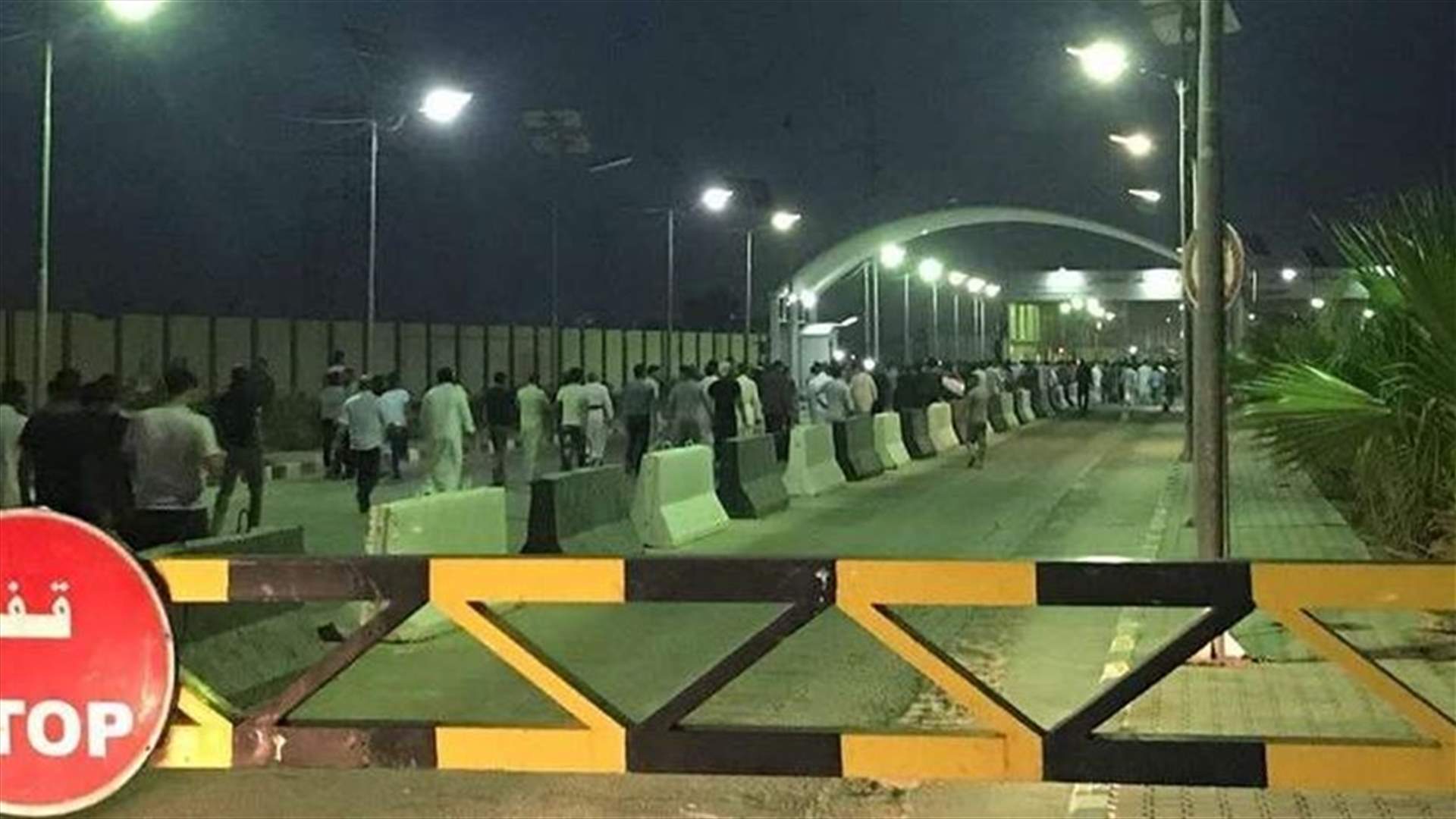 متظاهرون يقتحمون مطار النجف جنوب بغداد