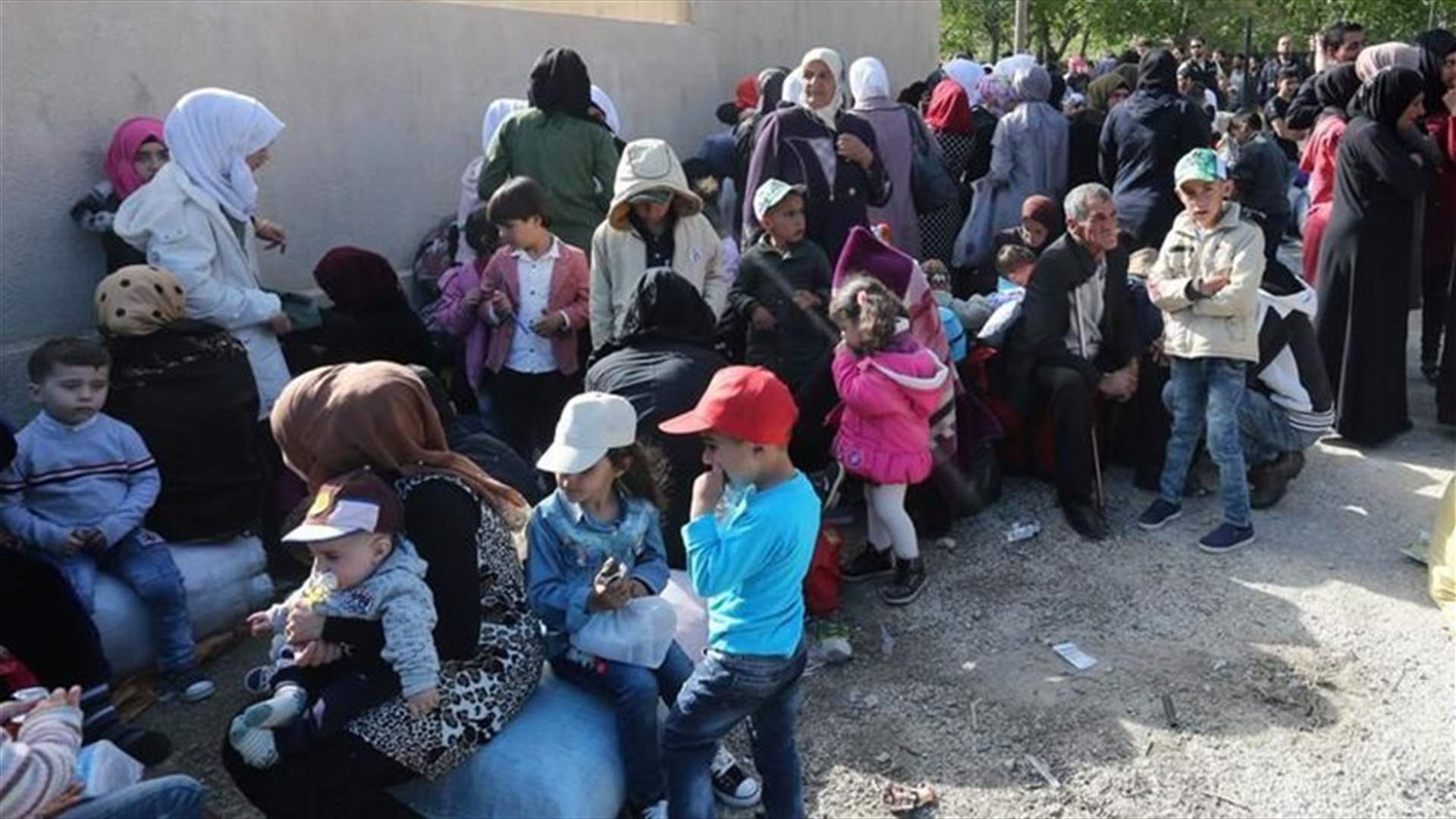 عودة السوريين قرب الشريط الحدودي مع الاردن الى داخل بلادهم