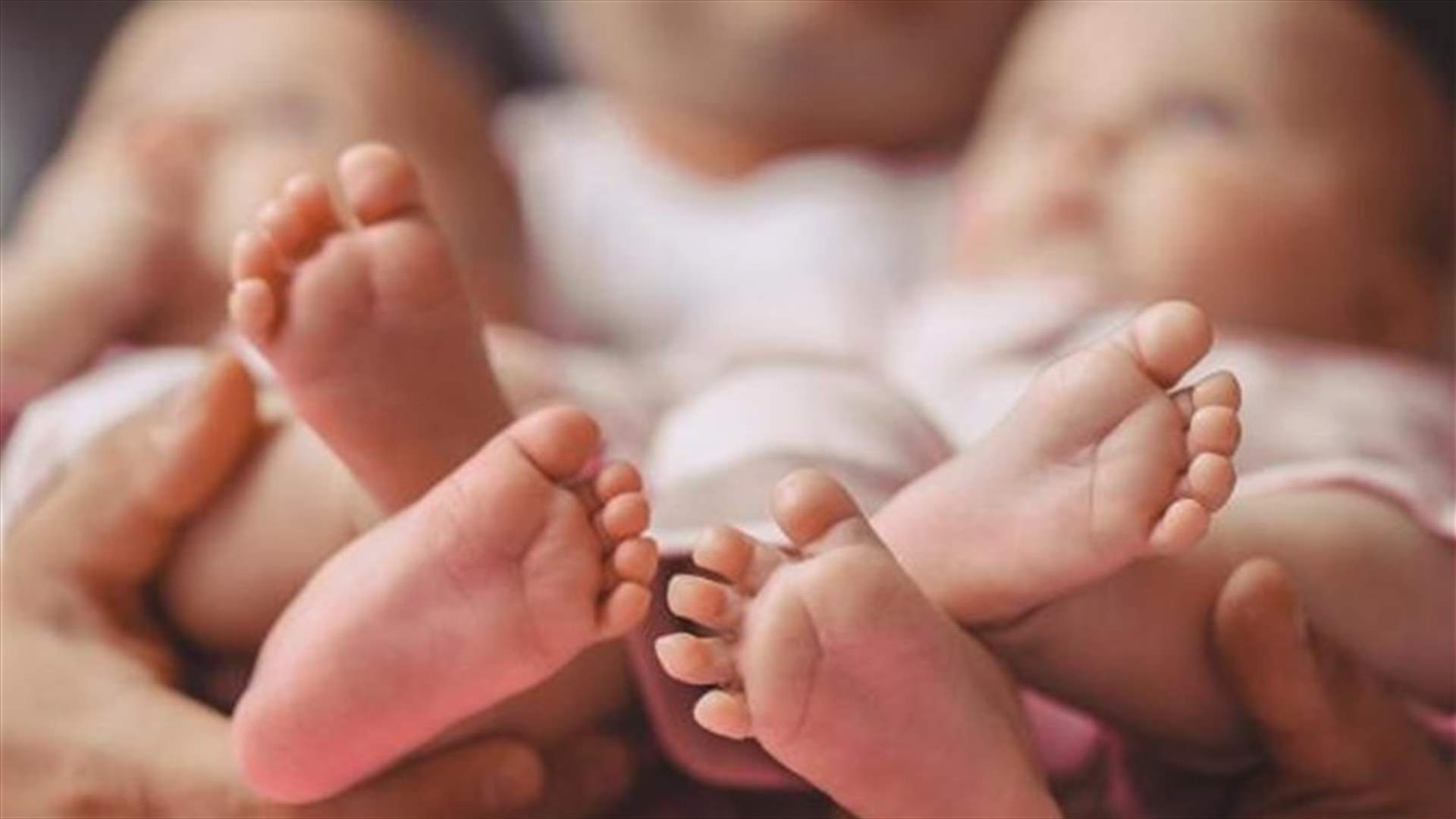 بالصور- أنجبت توأماً داخل القطار... وبمساعدة الشرطة