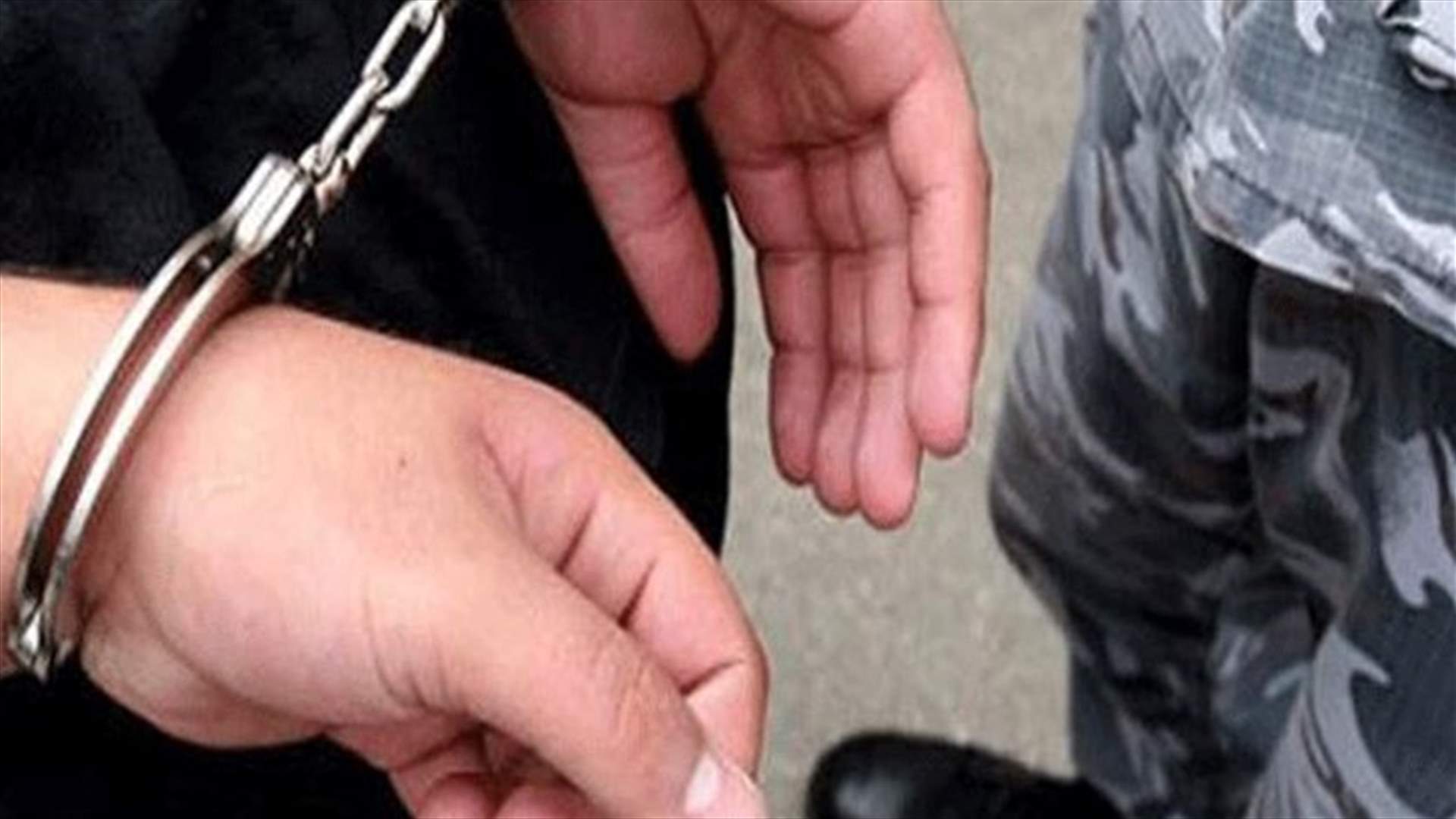 توقيف شخص بجرم ايهام المواطنين بتسهيل معاملاتهم مقابل مبالغ مالية