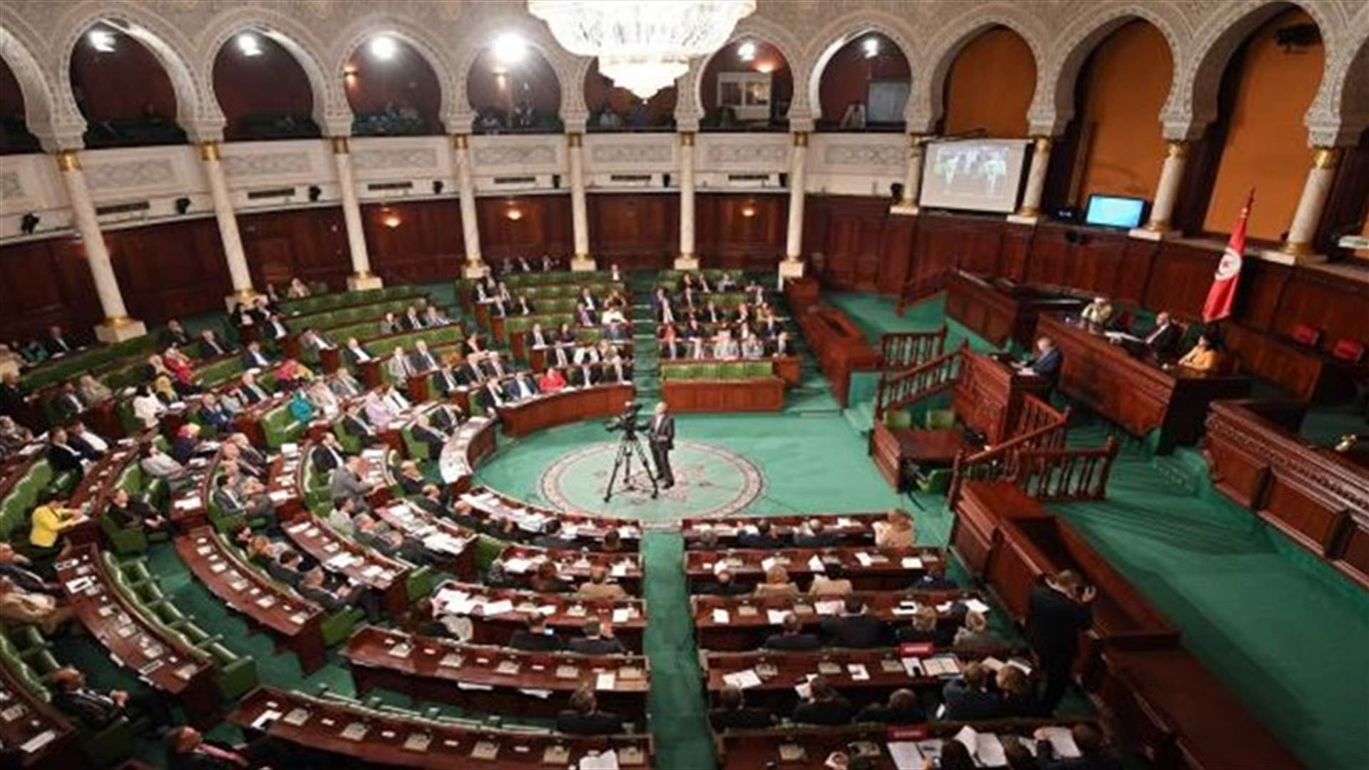 قانون يلزم المسؤولين الحكوميين في تونس بالتصريح عن مكاسبهم
