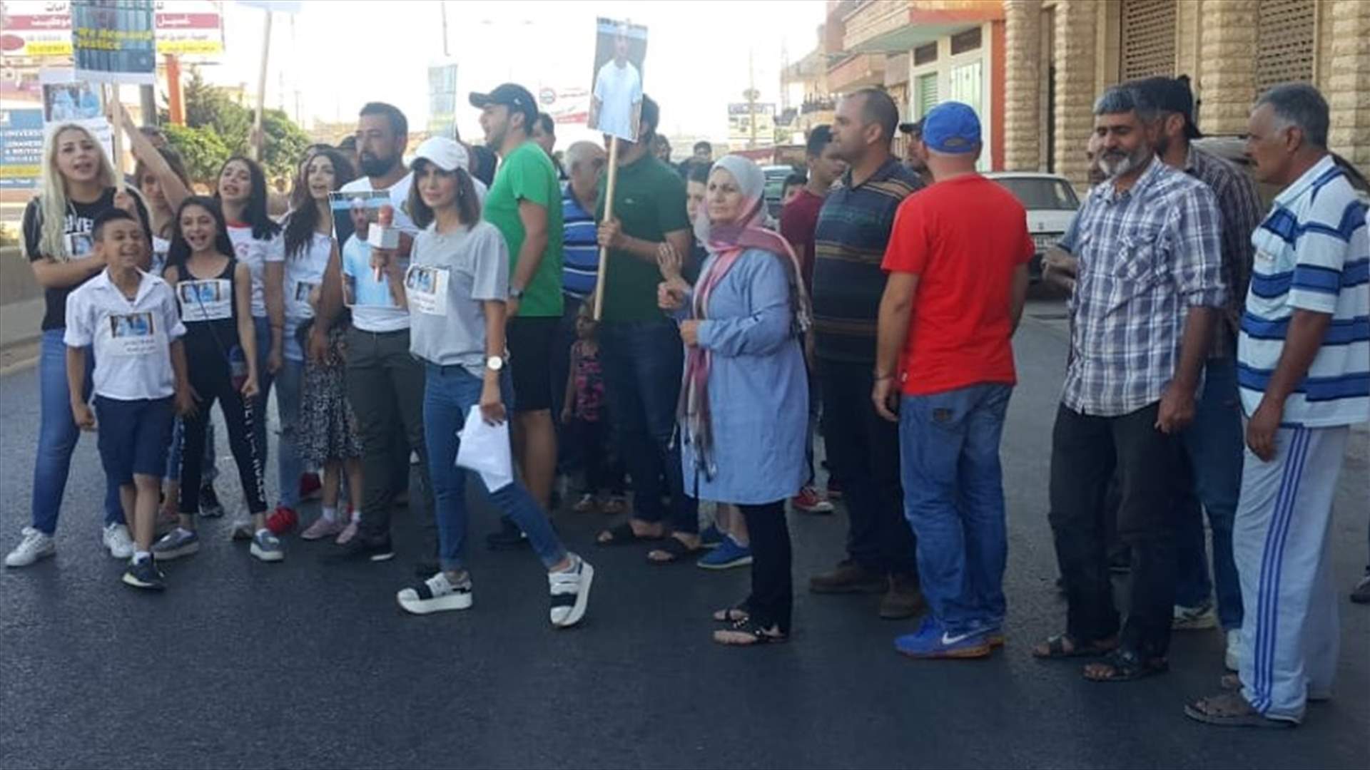 شبان من شرقي بعلبك قطعوا الطريق الدولية في الطيبة