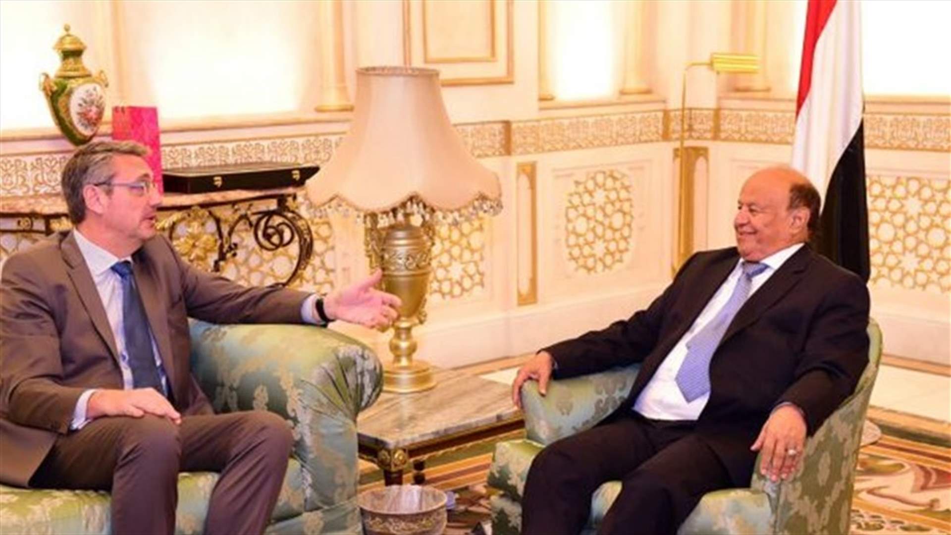 السفير الفرنسي في اليمن يجتمع بقادة حوثيين