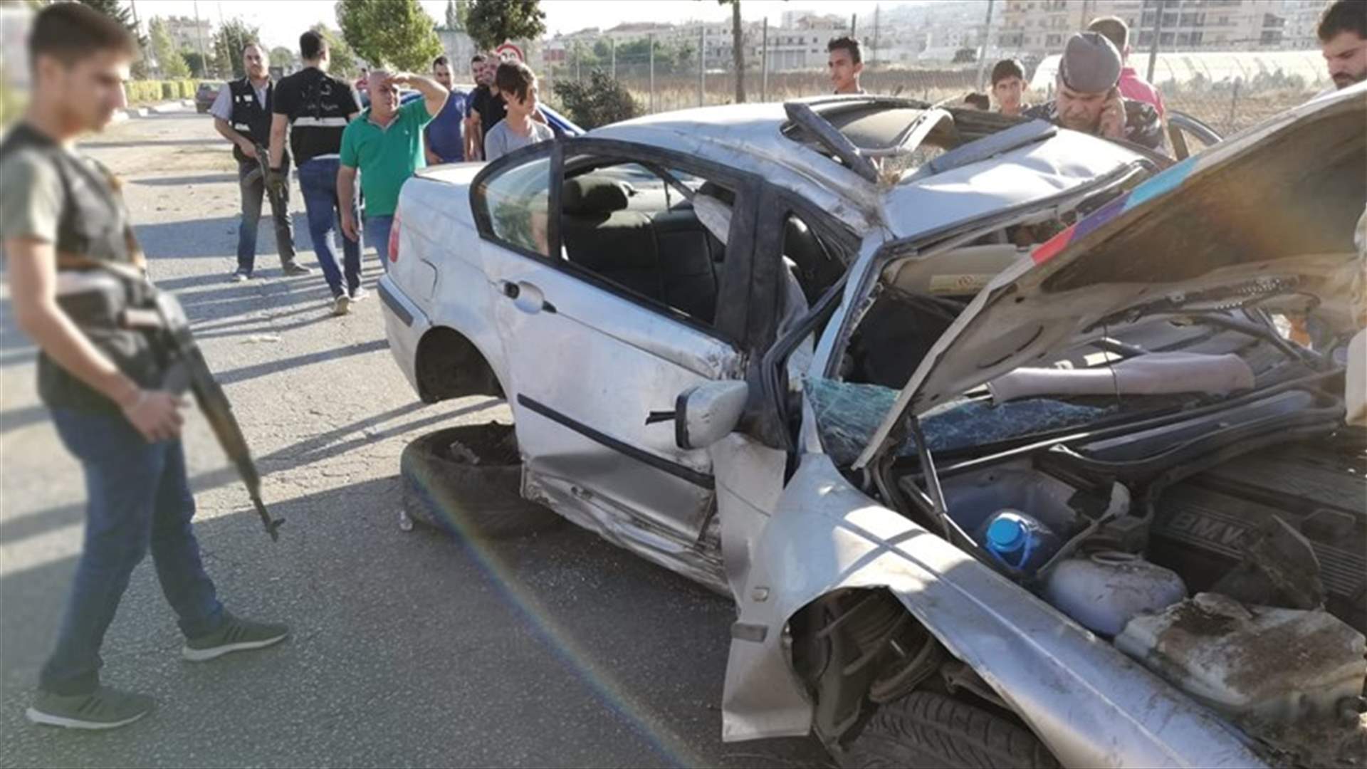 بالصور- جريح في حادث سير على اوتوستراد زحلة