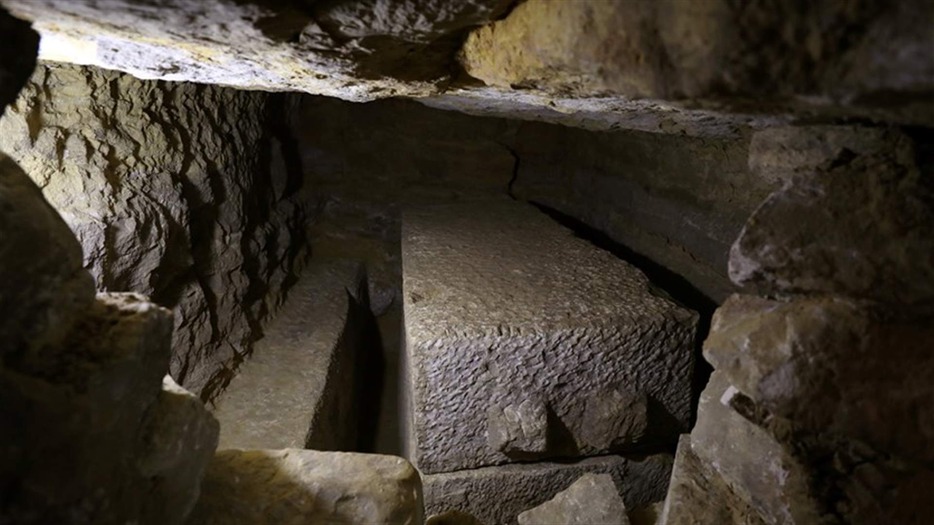 مصر تكشف النقاب عن محتويات "التابوت الغامض"