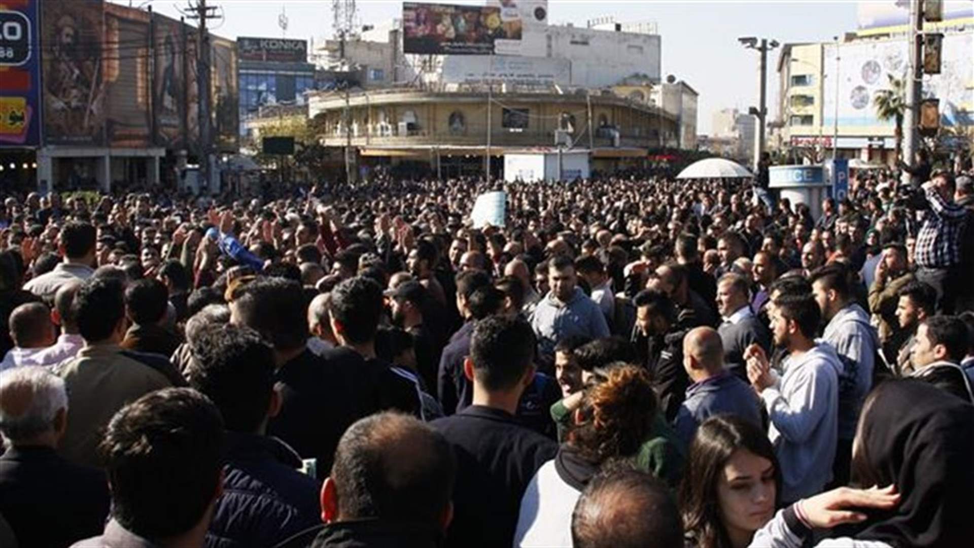 Iraqi protesters call for downfall of politicians