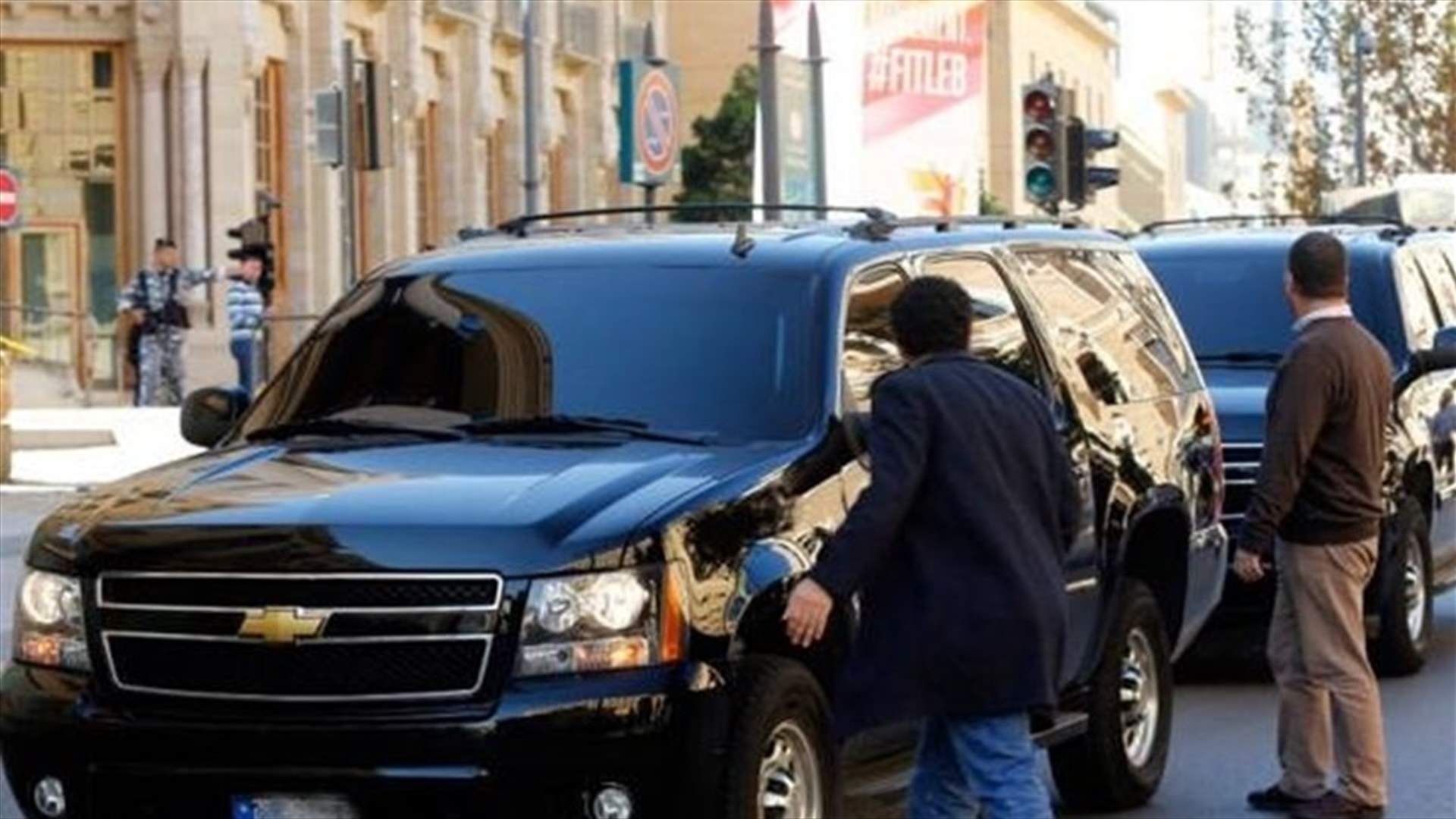 مجلة "الشهرية" تكشف كلفة البنزين للسيارات الحكومية... لن تتخيلوا الرقم!