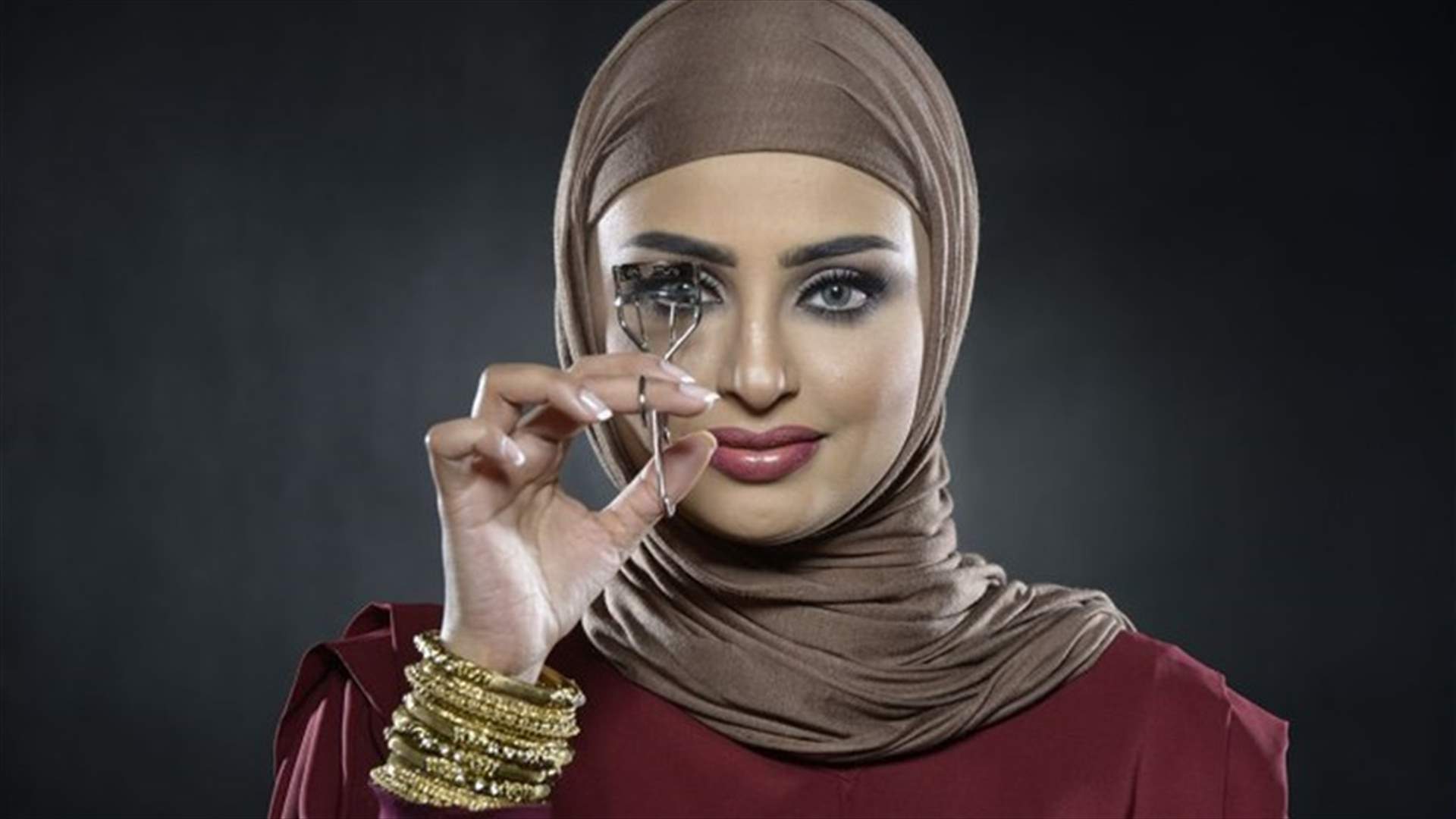 بالفيديو – خبيرة تجميل كويتية تثير الجدل بسبب ما قالته عن العاملات الفلبينيات