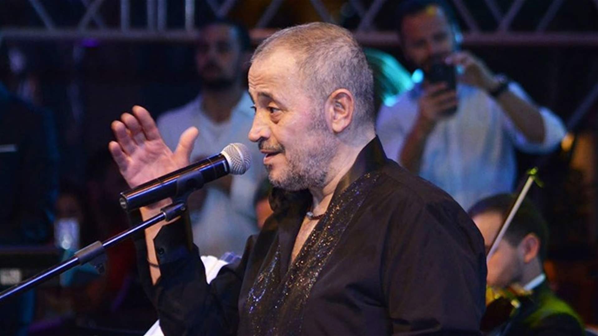بالفيديو- جورج وسوف يوقف حفله ويعتذر من الجمهور... ماذا حصل؟