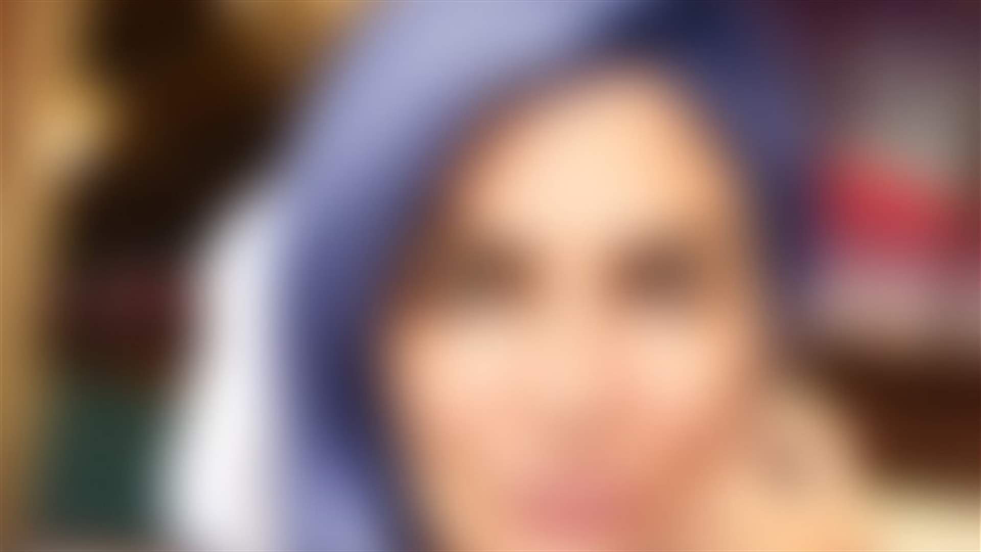 ملكة جمال لبنان السابقة تصدم الجمهور بشعرها الأزرق.. &quot;فوتوشوب&quot;؟