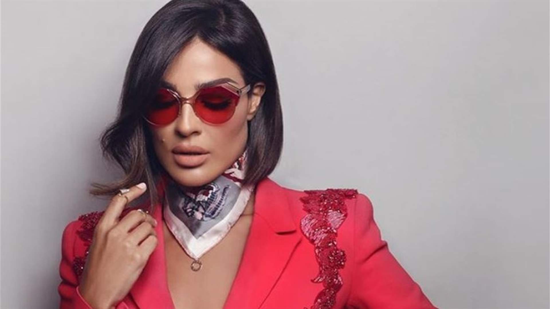 بالصورة - النمش يغطي وجه نادين نسيب نجيم... ما القصة؟