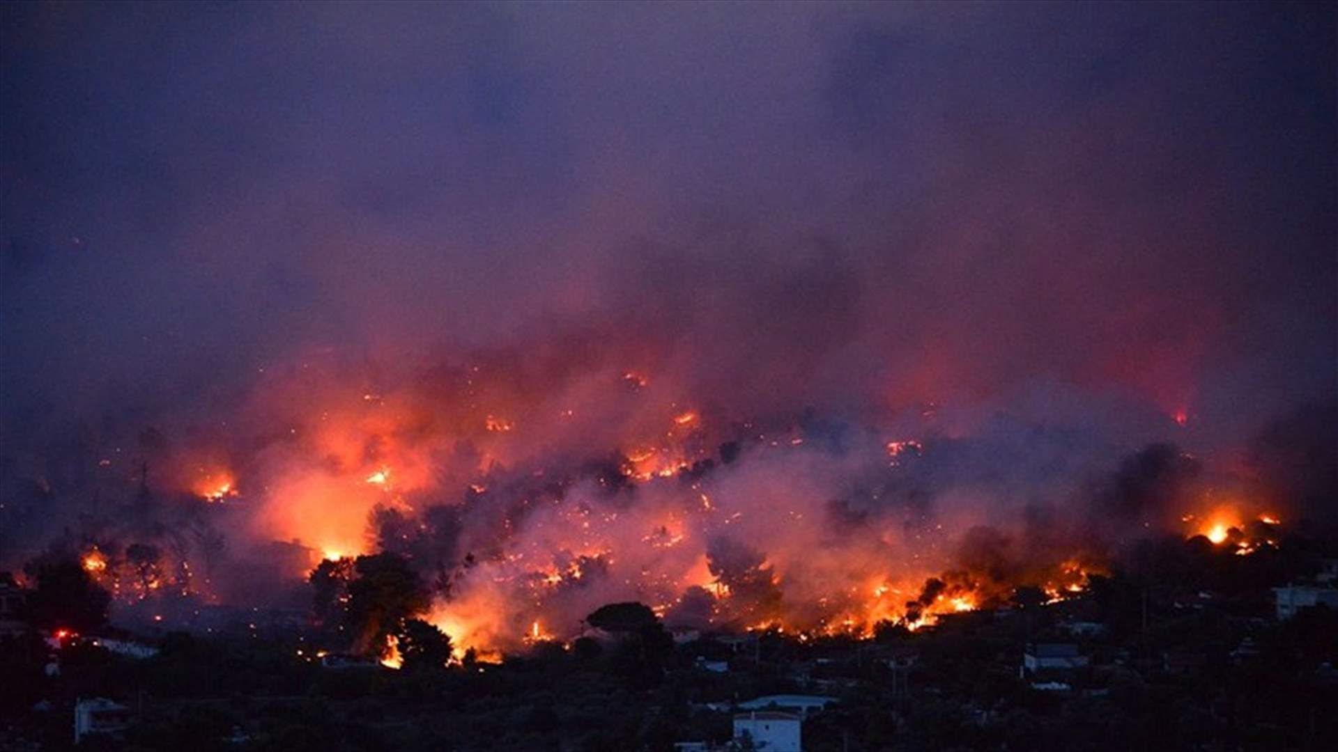 حريق اليونان يُفرّق عروسين خلال شهر عسلهما