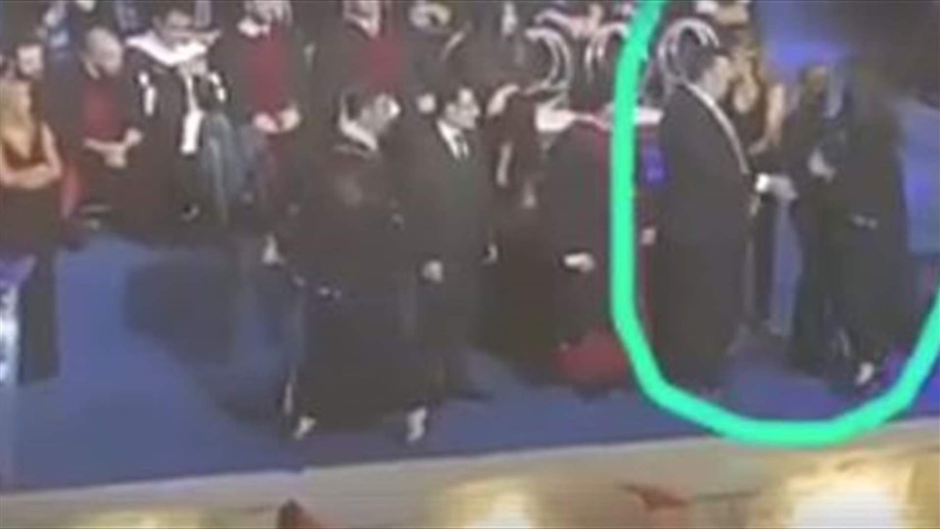 طالبة ترفض تسلّم شهادتها من باسيل... والجامعة توضح