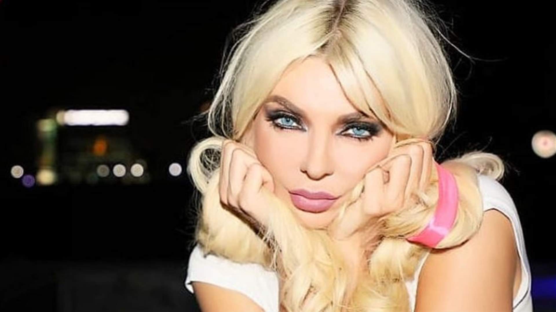 بالصورة- ميريام كلينك معجبة برجل يبلغ طوله مترين.. &quot;دبروا راسكم&quot;