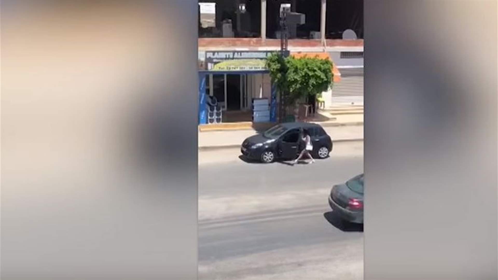 [VIDEO] Woman robbed while doing the “Kiki Challenge”