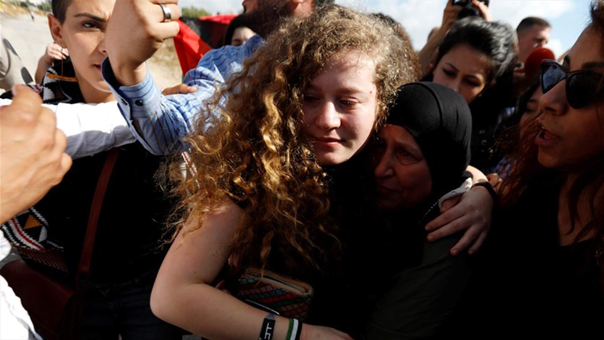 الصور الأولية لعهد التميمي بعد الافراج عنها