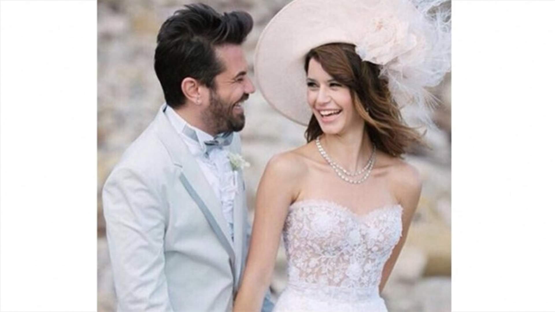 بعد شائعة انفصالهما... بيرين سات وزوجها يحتفلان بعيد زواجهما بهذه الصورة الرومنسية!