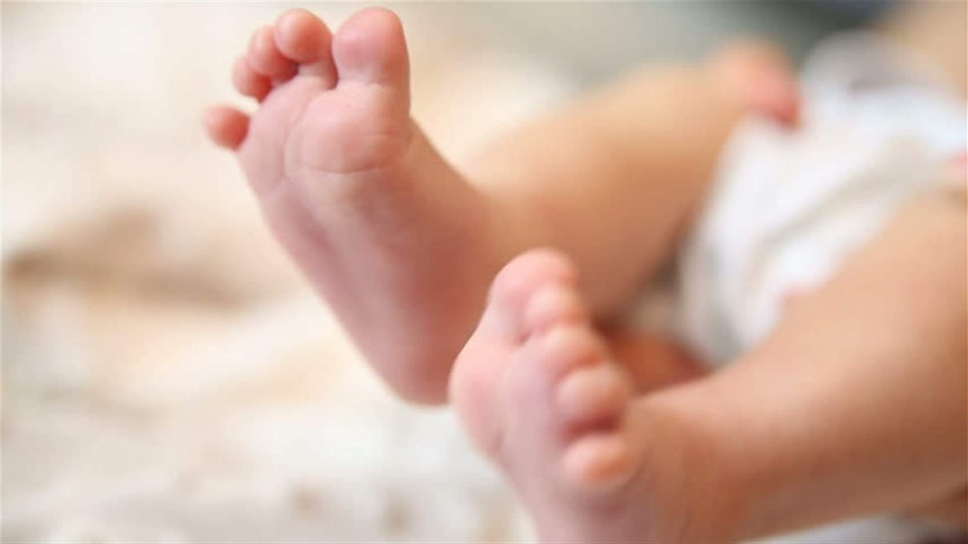 بالصور- رضيعة تخرج من رحم والدتها التي توفيت في حادث... حيّة!