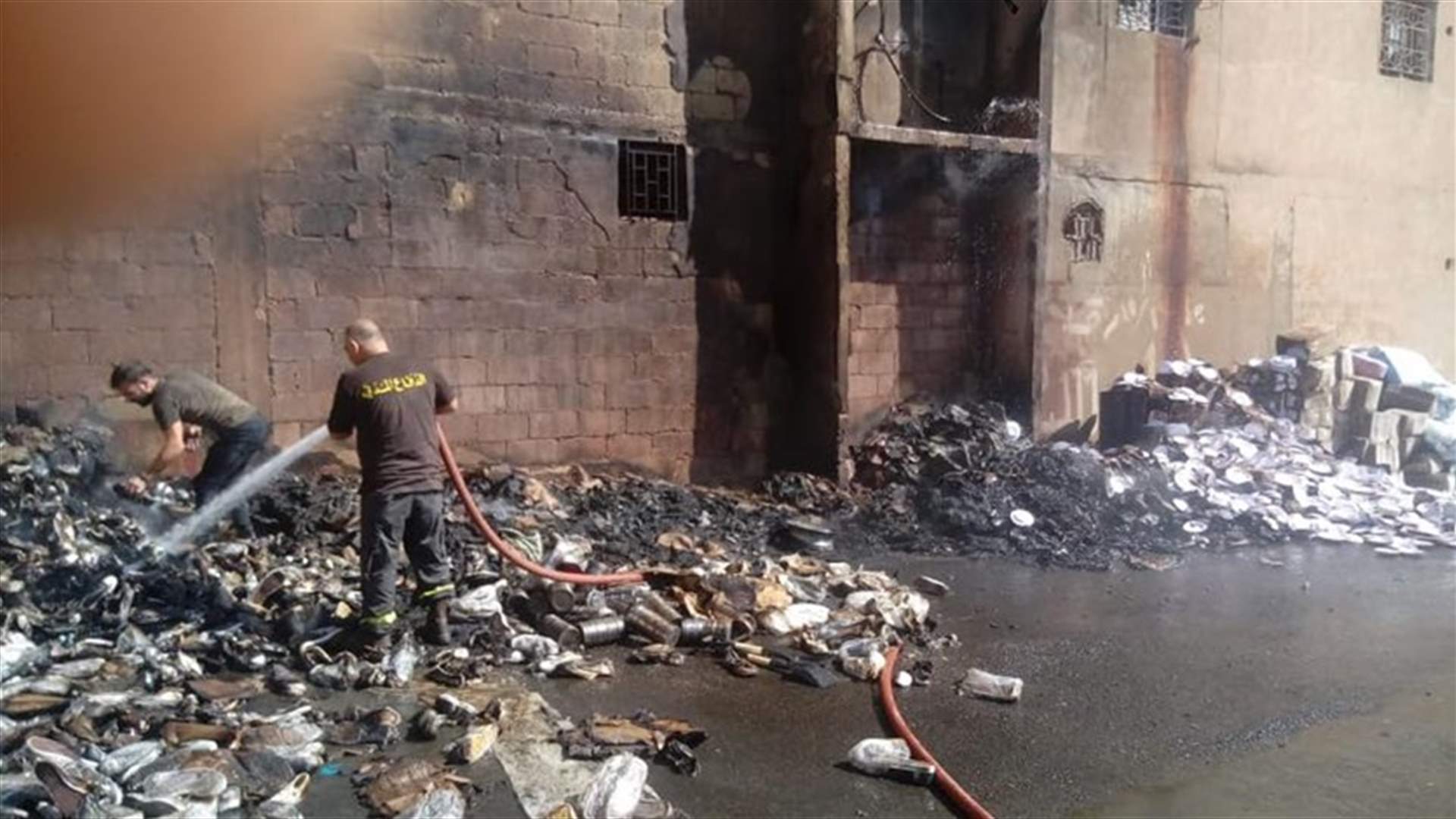 حريق داخل مستودع في أبلح...