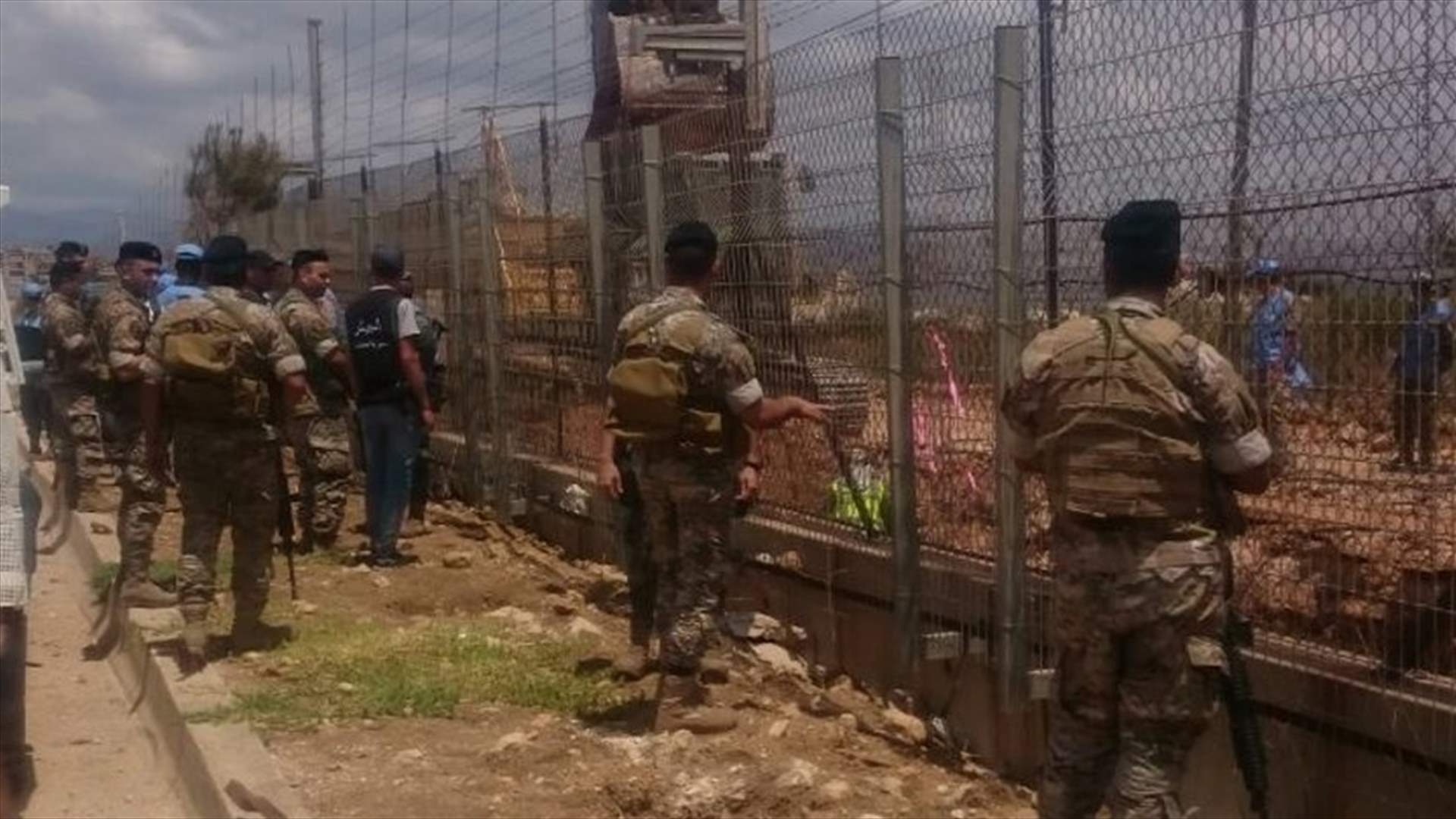الجيش يطلب من اسرائيل التوقف عن العمل عند نقطة بوابة فاطمة