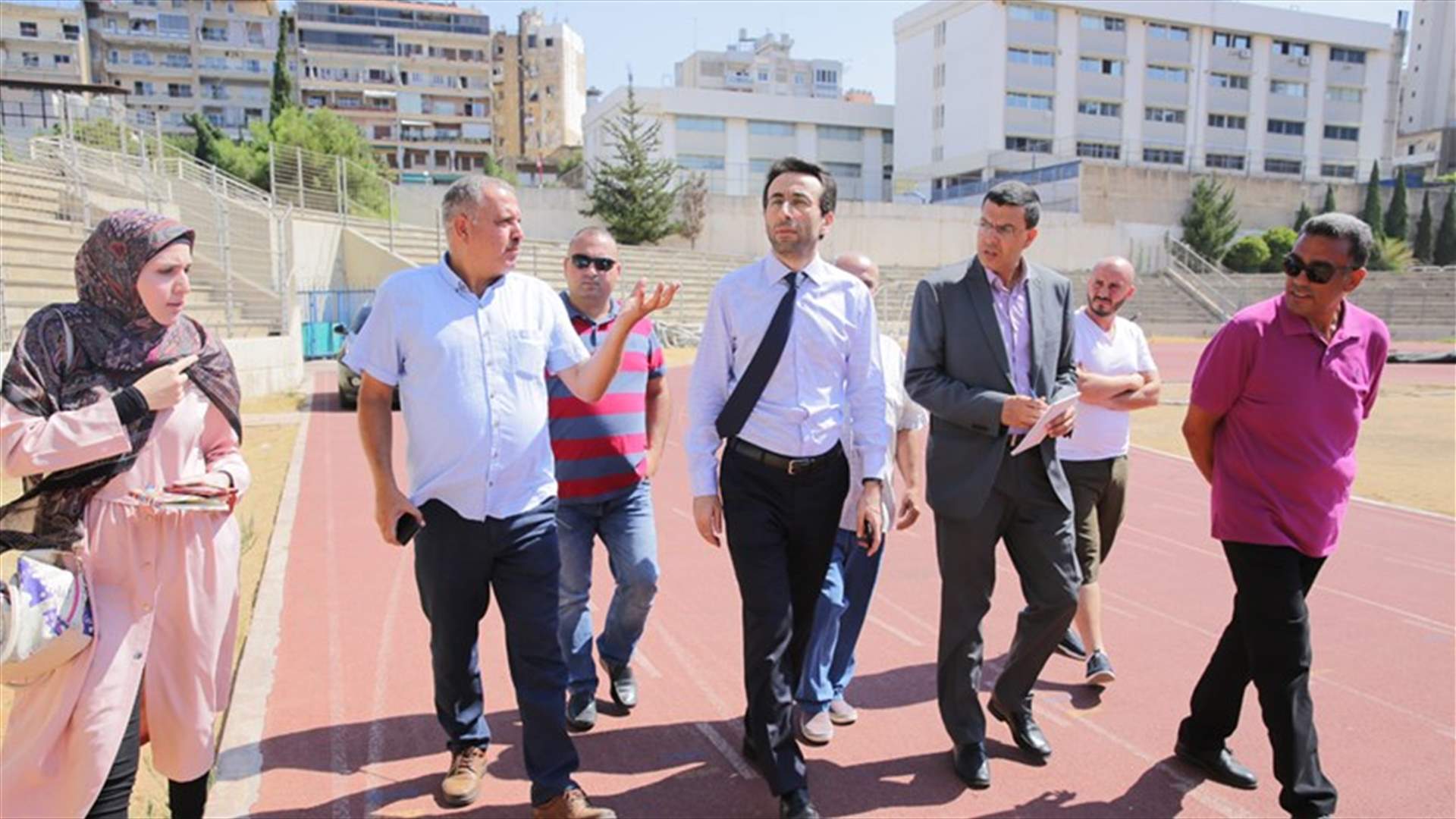 بالصور - شبيب زار ملعب بيروت البلدي مطلعاً على أقسامه