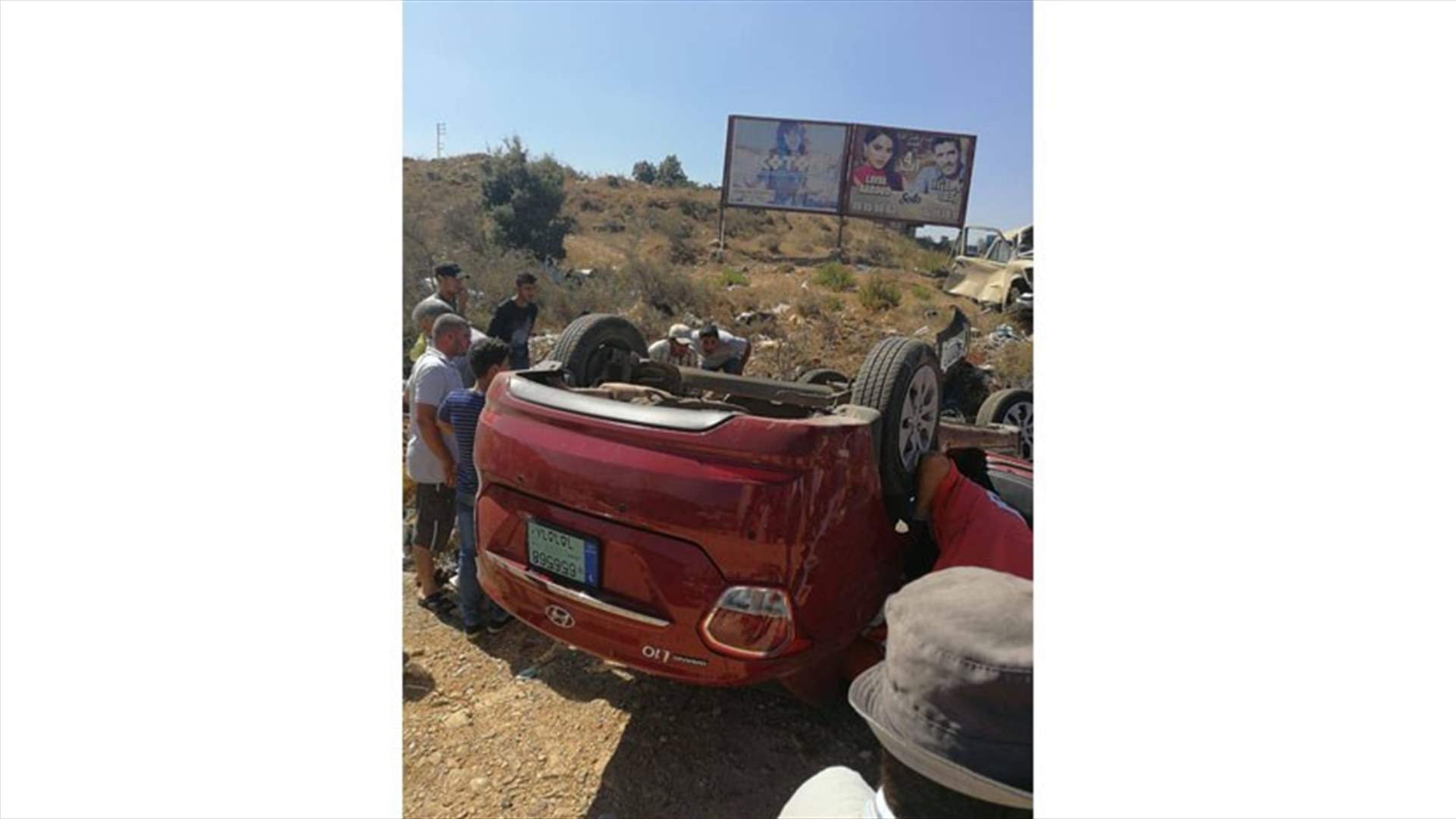جريح بتدهور سيارة على اوتوستراد عابا
