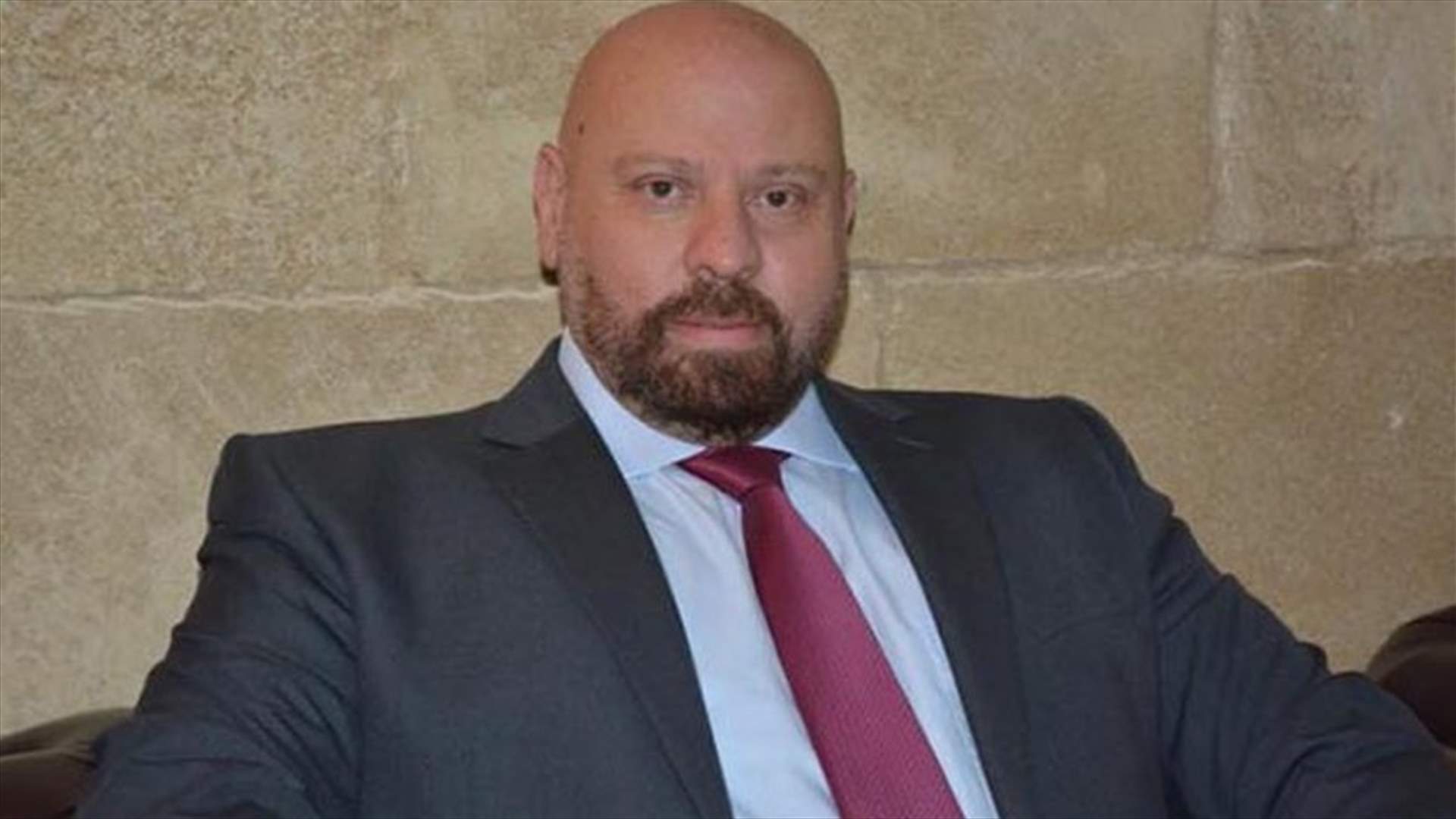 نهرا يطلب منع السباحة على طول كورنيش الميناء...