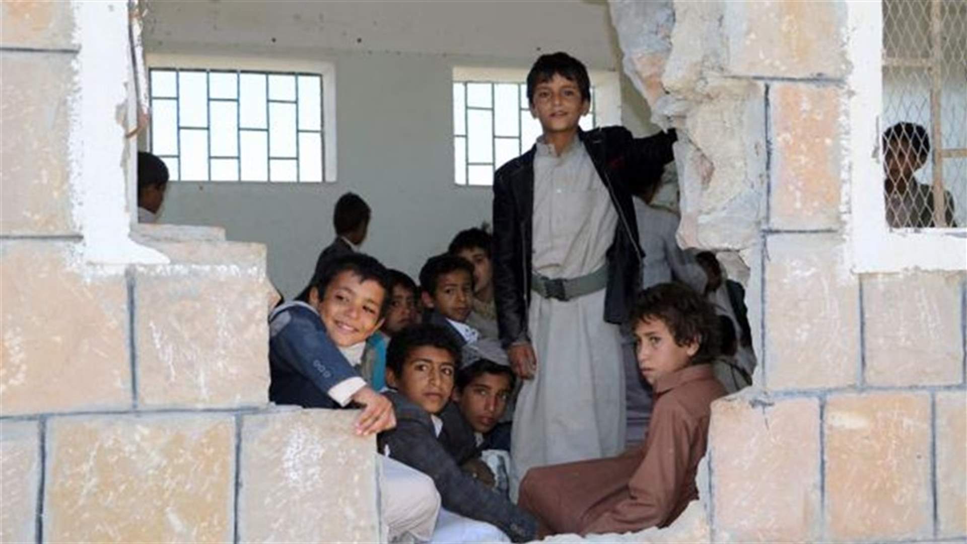 Agencies warn of 'war on children' in Yemen as thousands flee bombs