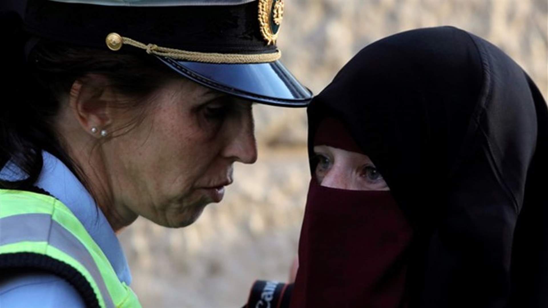 أول غرامة لخرق قانون حظر ارتداء النقاب في الدنمارك...