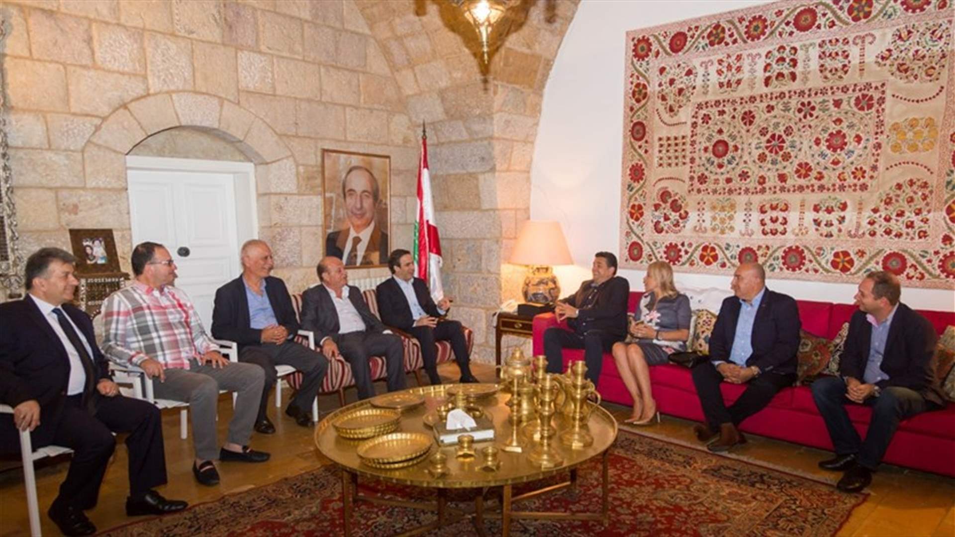 معوّض عرض مع رئيس الرابطة المارونية في سيدني شؤون الجالية