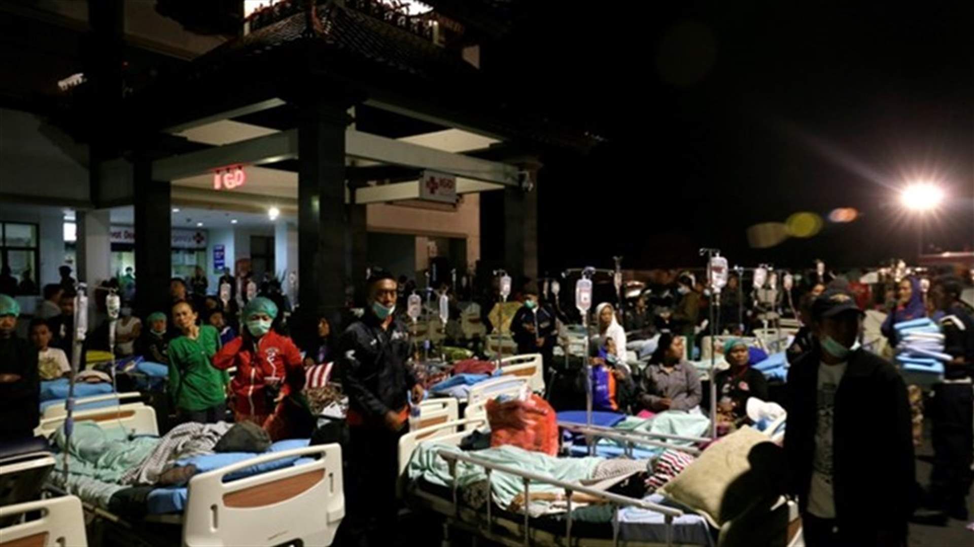 عشرات القتلى والجرحى جراء زلزال اندونيسيا...