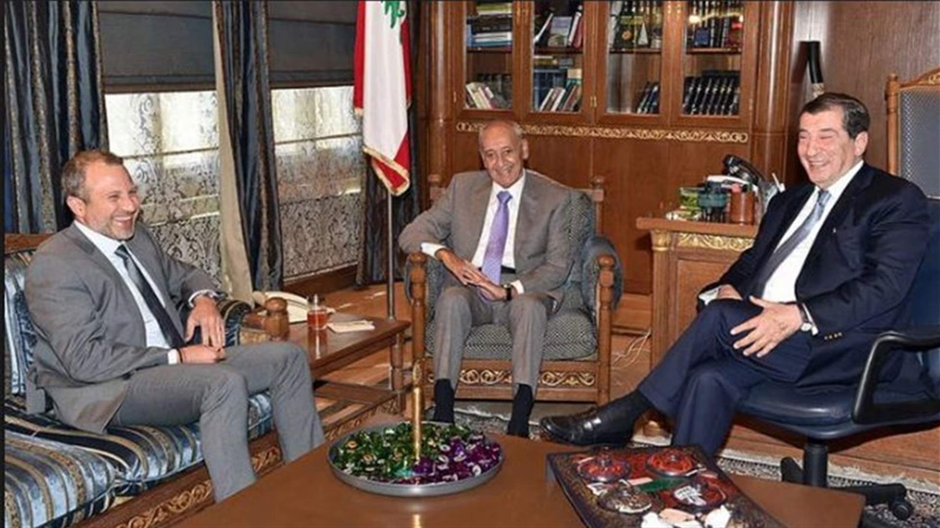مصادر بري لـ "الشرق الأوسط": التفاهم على ثوابت وطنية مع رئيس المجلس خلال استقباله الفرزلي وباسيل